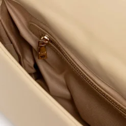 Borsa a Spalla e a Tracolla Trapuntata LOVE MOSCHINO linea Embossed color Burro