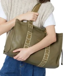 Borsa Donna a Spalla COCCINELLE in Pelle Linea 2Day Signature Large colore Laurel Green