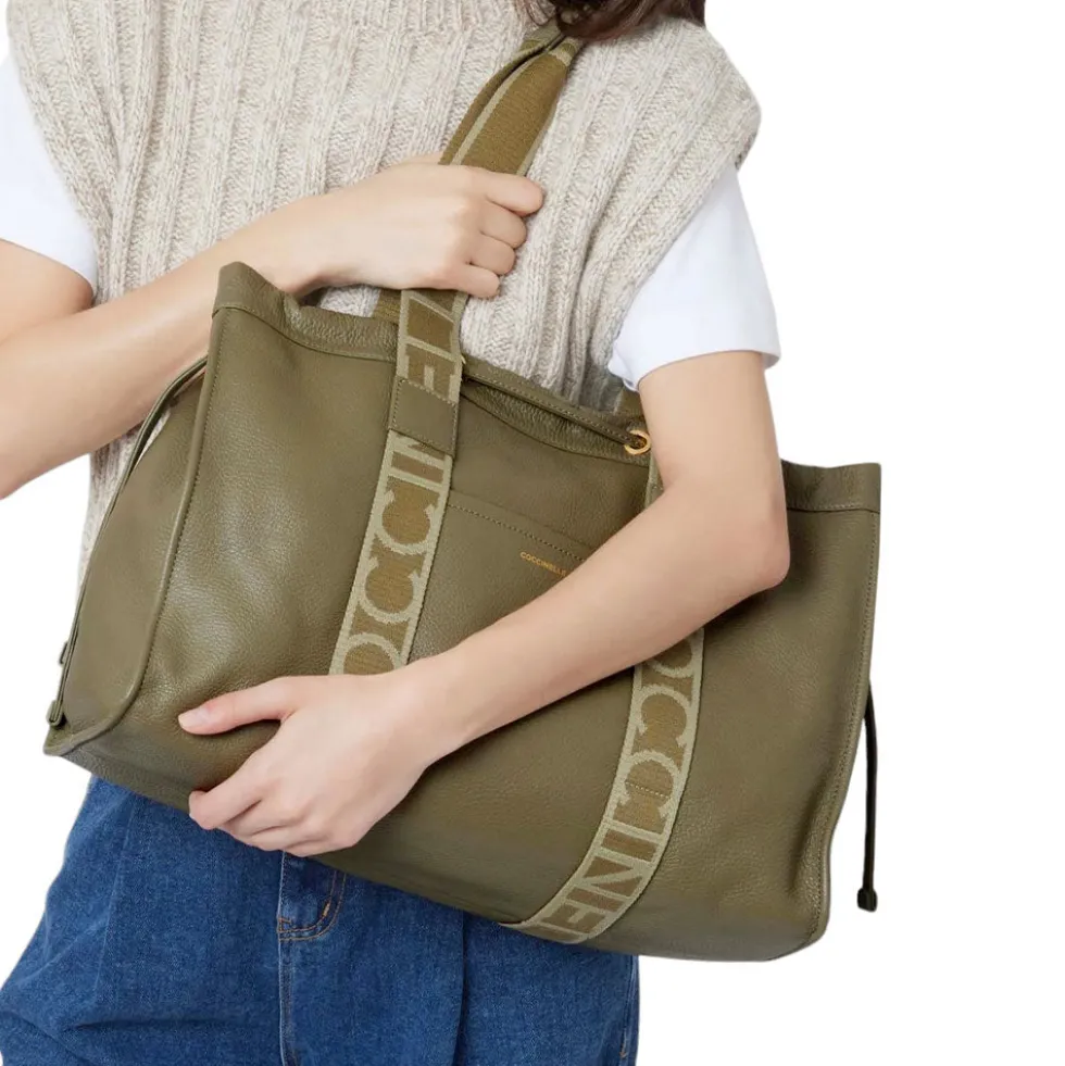 Borsa Donna a Spalla COCCINELLE in Pelle Linea 2Day Signature Large colore Laurel Green
