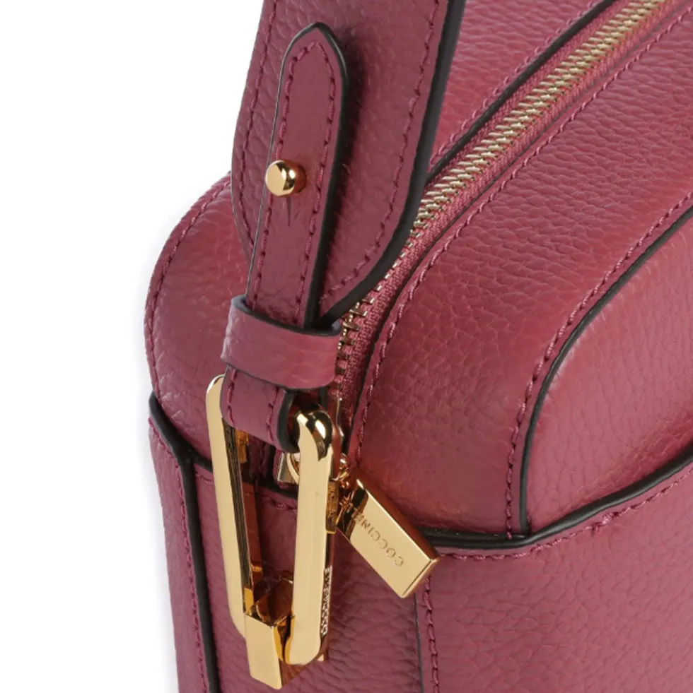 Borsa Donna a Tracolla chiusa con Zip COCCINELLE in Pelle Linea Liya Signature colore Rosewood
