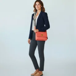 Borsa Donna a Tracolla COCCINELLE in Pelle Linea Liya Signature colore Grenadine Red