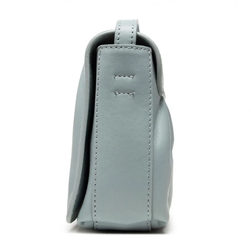 Borsa Donna a Tracolla COCCINELLE in Pelle Liscia Linea Marquise Colore Cloud Misura Piccola