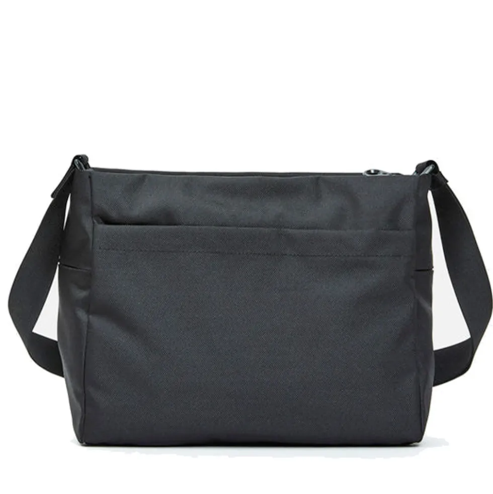 Borsa Donna a Tracolla con Tasca Frontale MANDARINA DUCK in Tessuto Linea MD20 Colore Nero