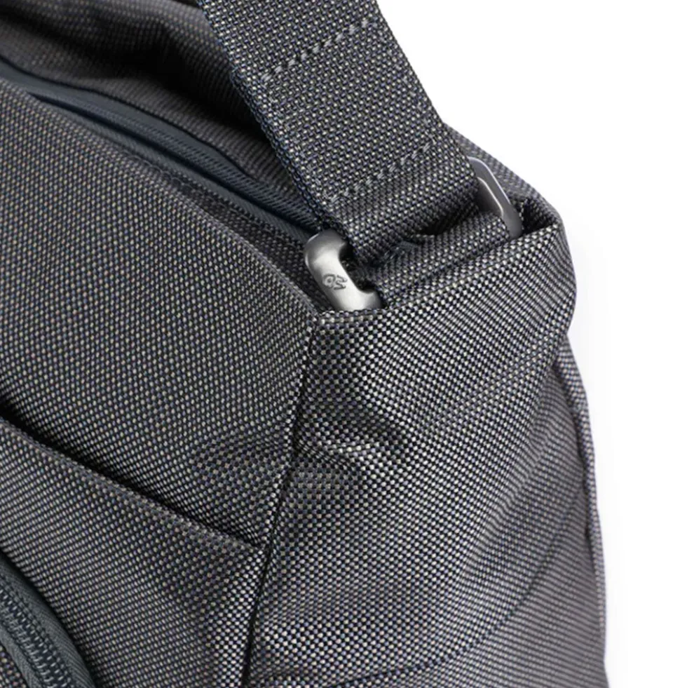 Borsa Donna a Tracolla con Tasca Frontale MANDARINA DUCK in Tessuto Linea MD20 Colore Steel