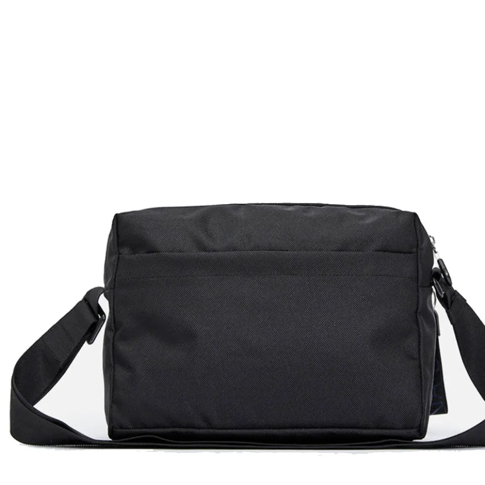 Borsa Donna a Tracolla MANDARINA DUCK in Tessuto colore Nero Linea MD20 Chiusa con Zip