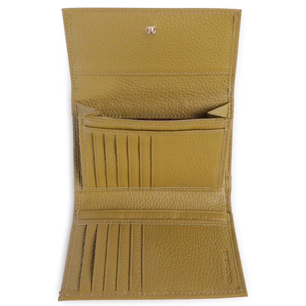 Portafoglio Piccolo COCCINELLE in Pelle Martellata Linea Metallic Soft colore Seagrass