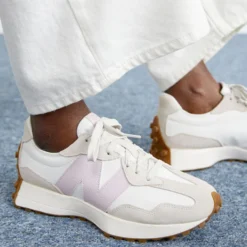 Scarpe Donna NEW BALANCE Sneakers 327 in Pelle e Suede colore Moonbeam e December Sky
