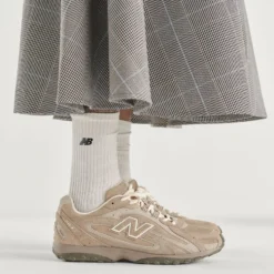 Sneakers Donna NEW BALANCE 204L in Mesh e Suede Mushroom e Arid Stone
