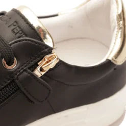 Sneakers PATRIZIA PEPE Girl linea Fly Sneakers in Pelle Nera con Applicazioni Gioiello